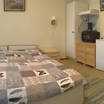 Vanha Koulu Auberge de jeunesse Monola