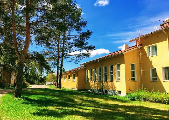 Vanha Koulu Hostel Monola