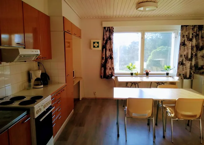 Vanha Koulu Vandrarhem Monola