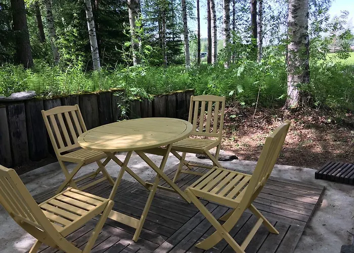 Vanha Koulu Vandrerhjem Monola