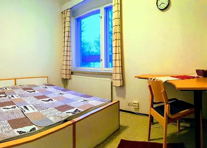 Vanha Koulu Vandrerhjem Monola