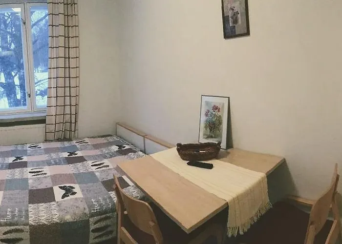 Vanha Koulu Vandrerhjem Monola