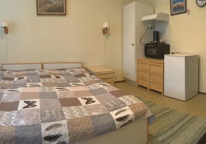 Vanha Koulu Vandrarhem Monola